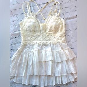 Zenana off-white Lace Crossback Flowy Top